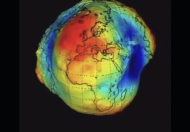 Você sabia? ???? | O geoide é a forma mais aproximada de representar fielmente a superfície da Terra em termos de seu campo gravitacional. 

Ele leva em consideração as variações na gravidade devido à distribuição irregular da massa da Terra.

Embora não represente diretamente as características físicas como montanhas e vales, o geoide fornece uma base muito precisa para medições de altitude.

Trata-se de uma referência essencial em geodésia, ciência que estuda a forma, as dimensões e o campo gravitacional da Terra.
–
@geografiaacademica 
–
#terra #formato #geoide #curiosidade #????